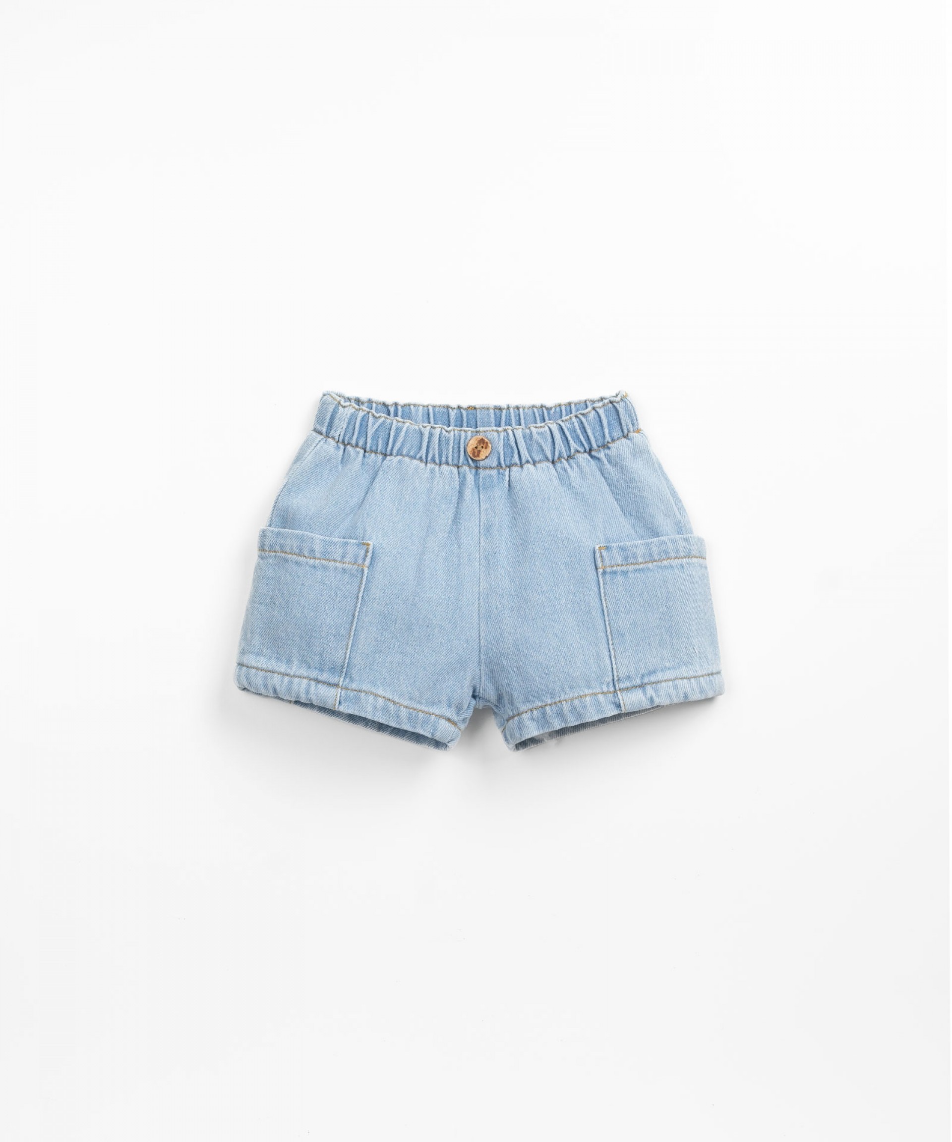 Short en jean avec un mlange de coton et de coton recycl | Textile Art