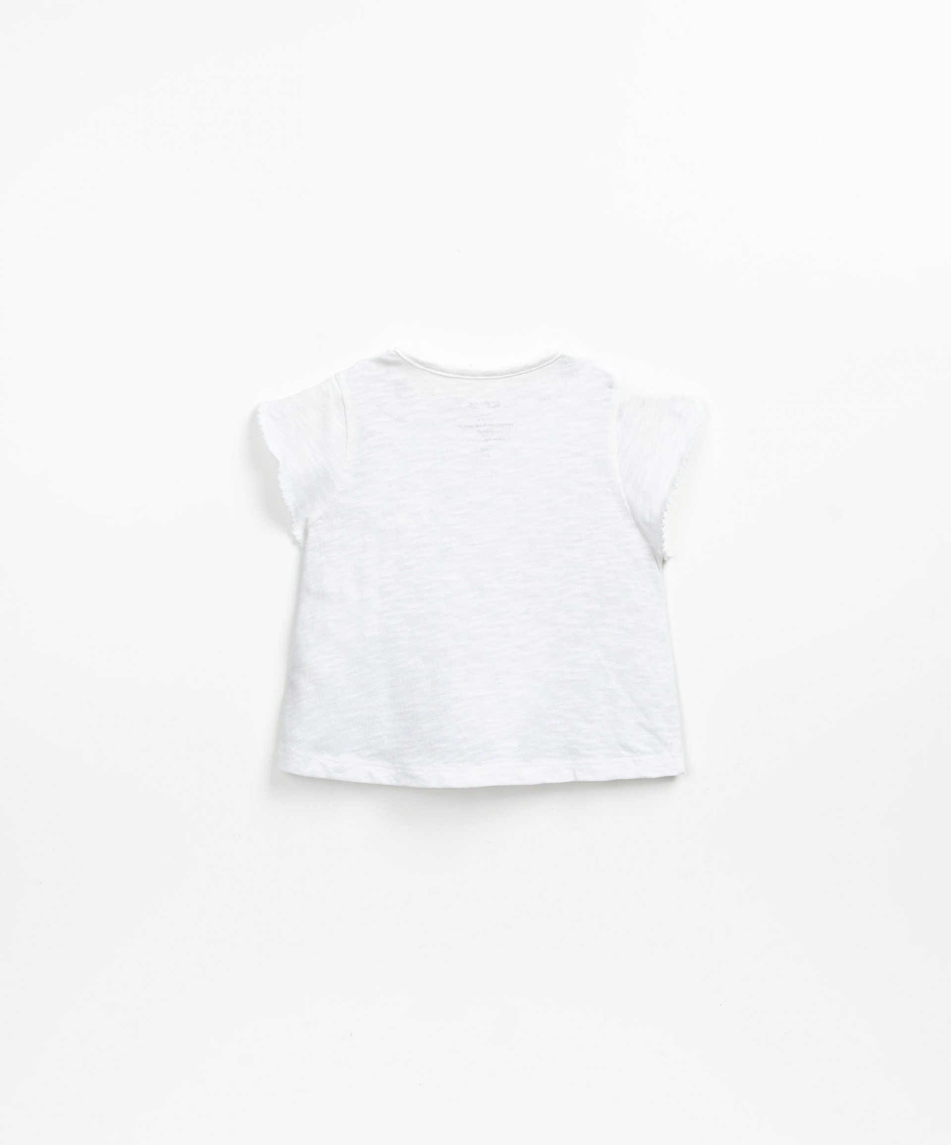 Camiseta de algodn orgnico con botones en el hombro | Textile Art