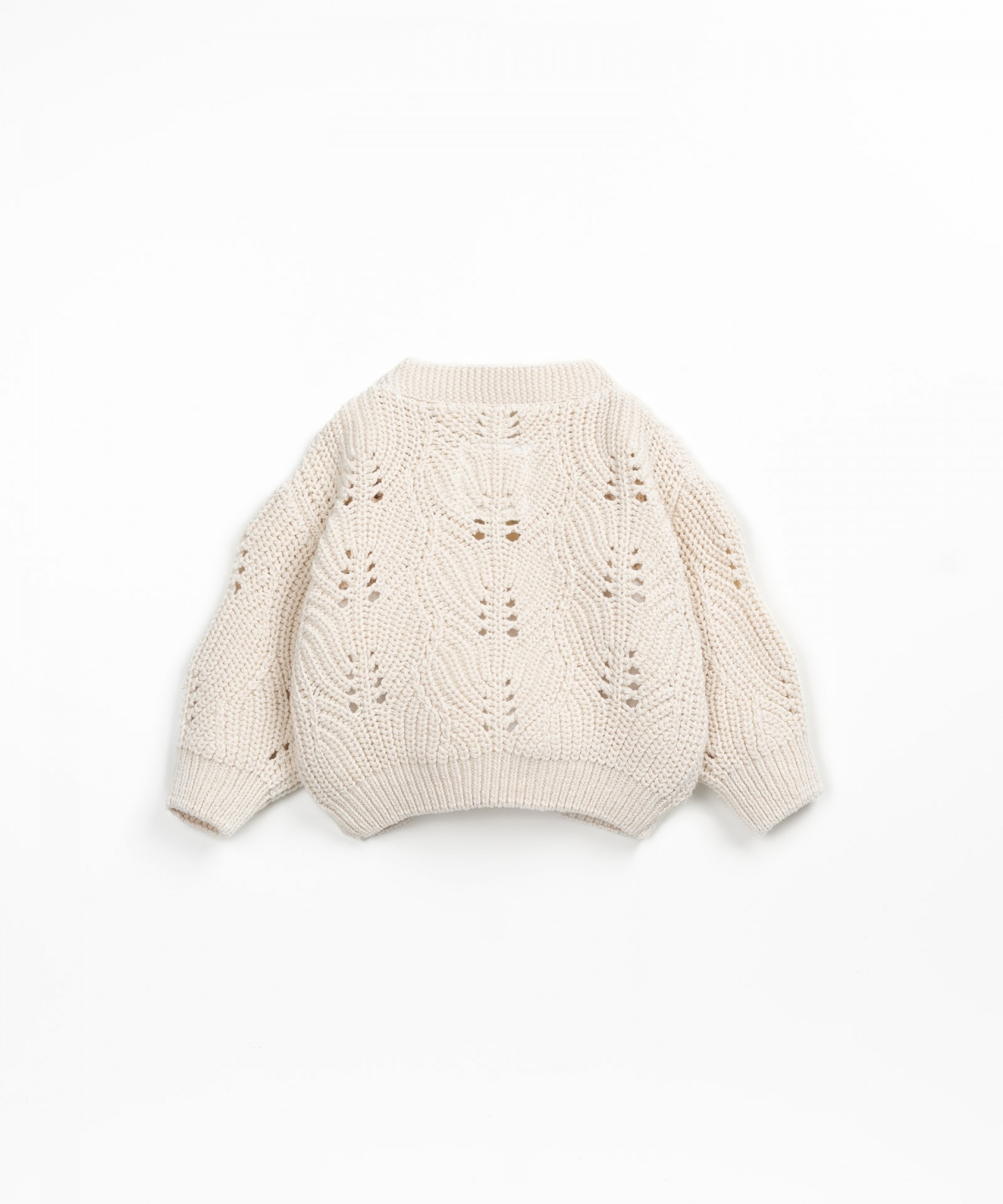 Cardigan en tricot avec des boutons en coco | Textile Art