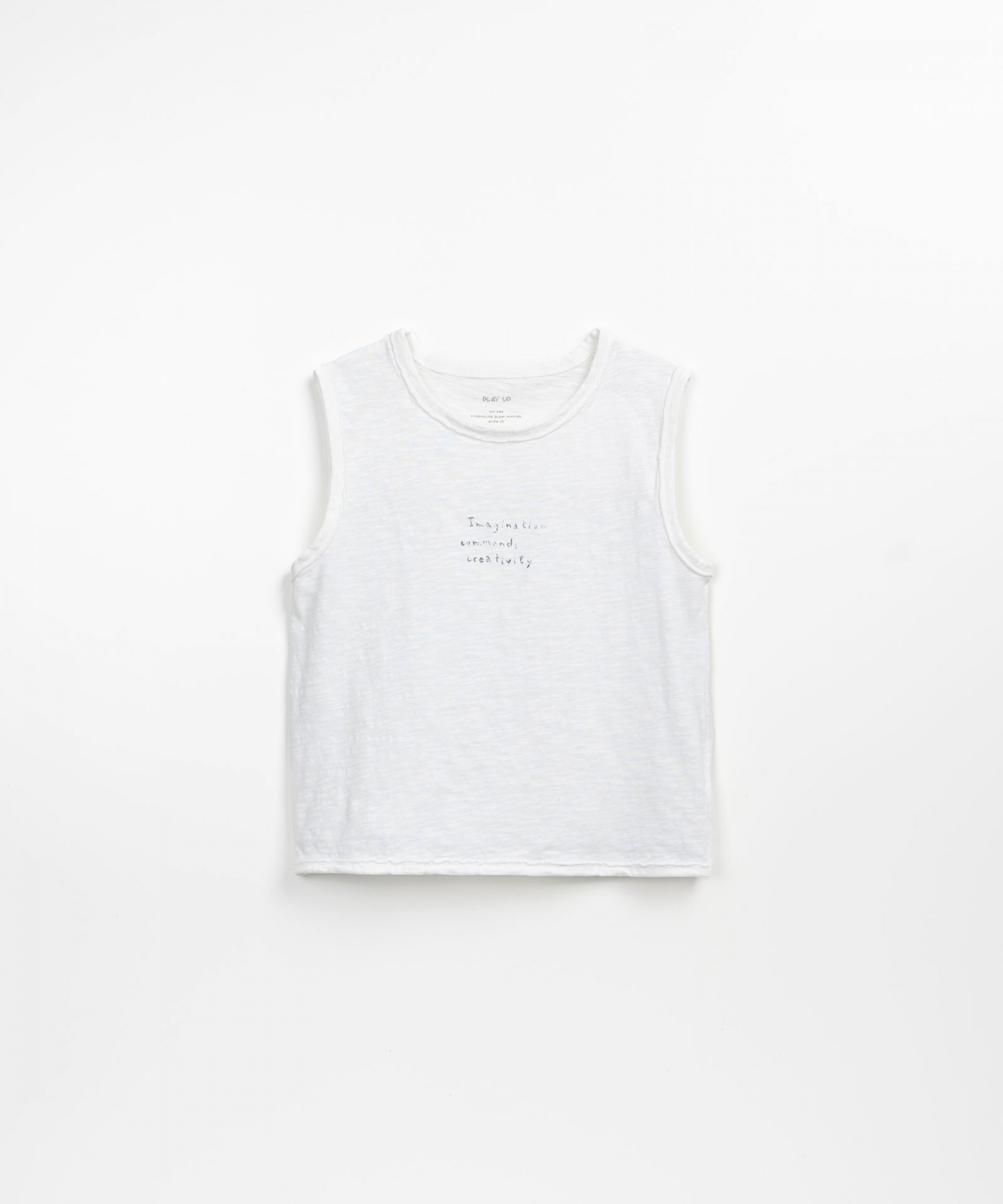 Camiseta sin magas con frase en el pecho | Textile Art