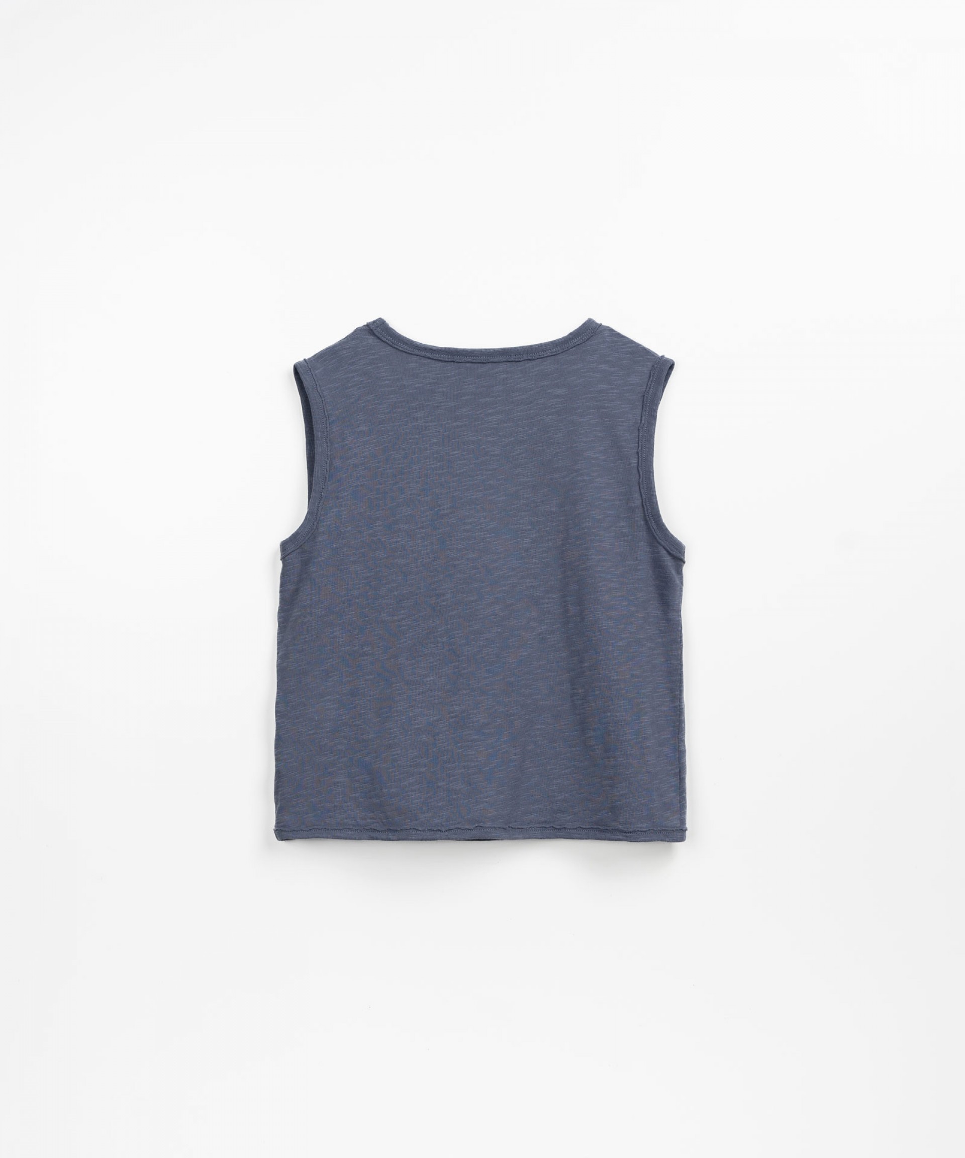 T-shirt sans manches avec une phrase sur la poitrine | Textile Art