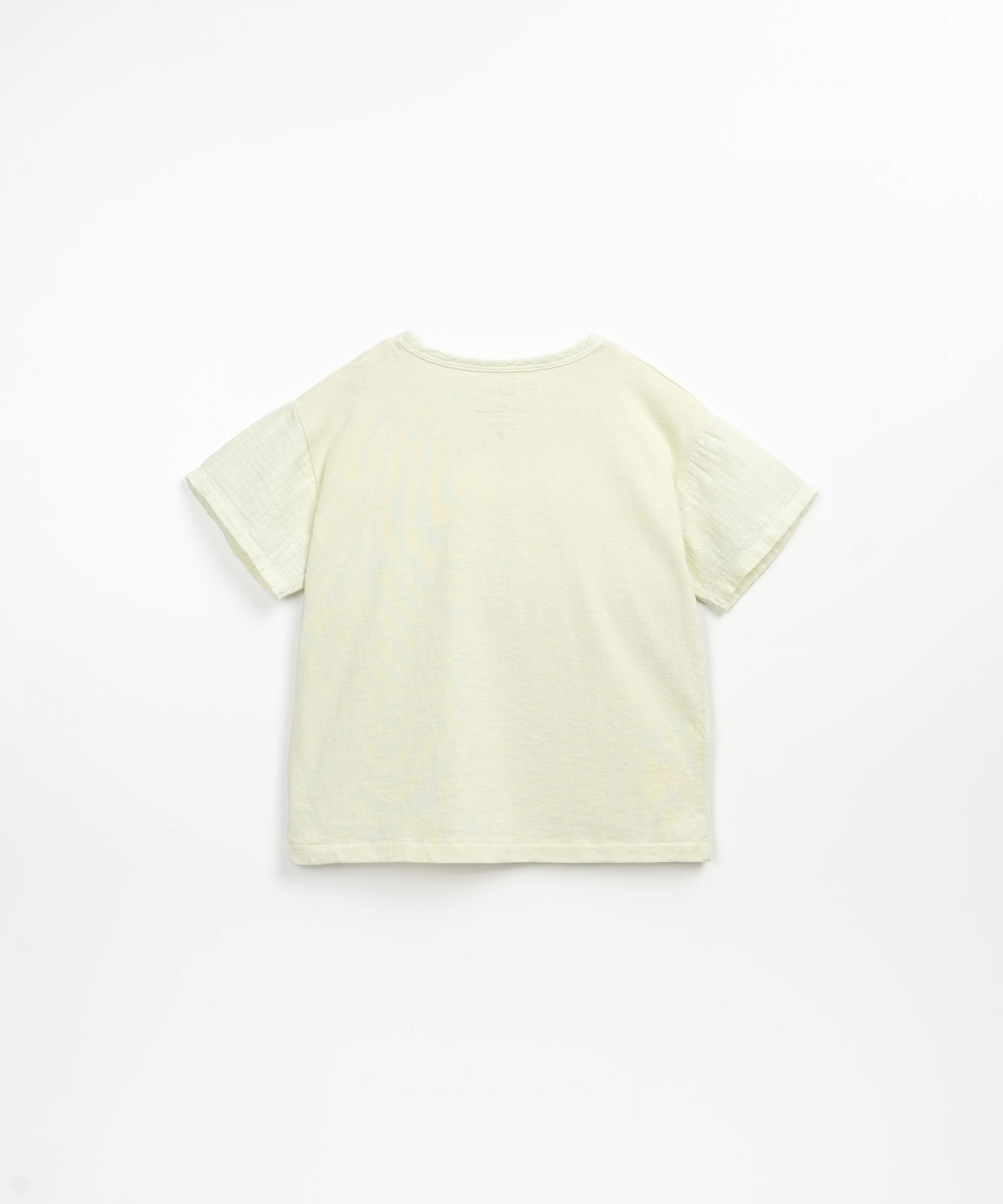 T-shirt com mistura de malha e tecido | Textile Art