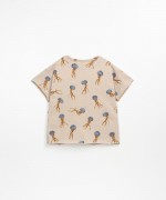 Camiseta con estampado y bolsillo en el pecho | Textile Art