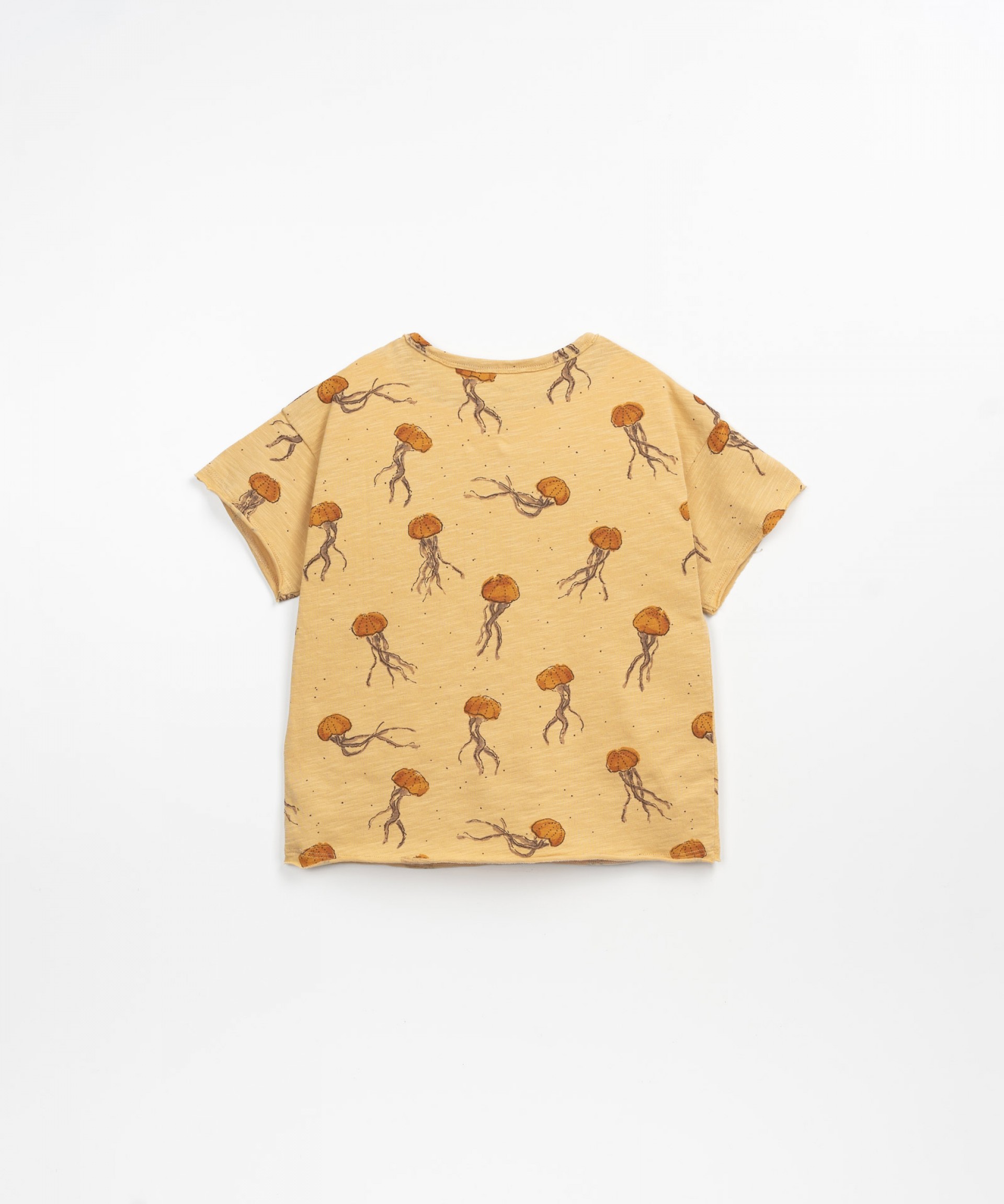 T-shirt com estampado e bolso no peito | Textile Art