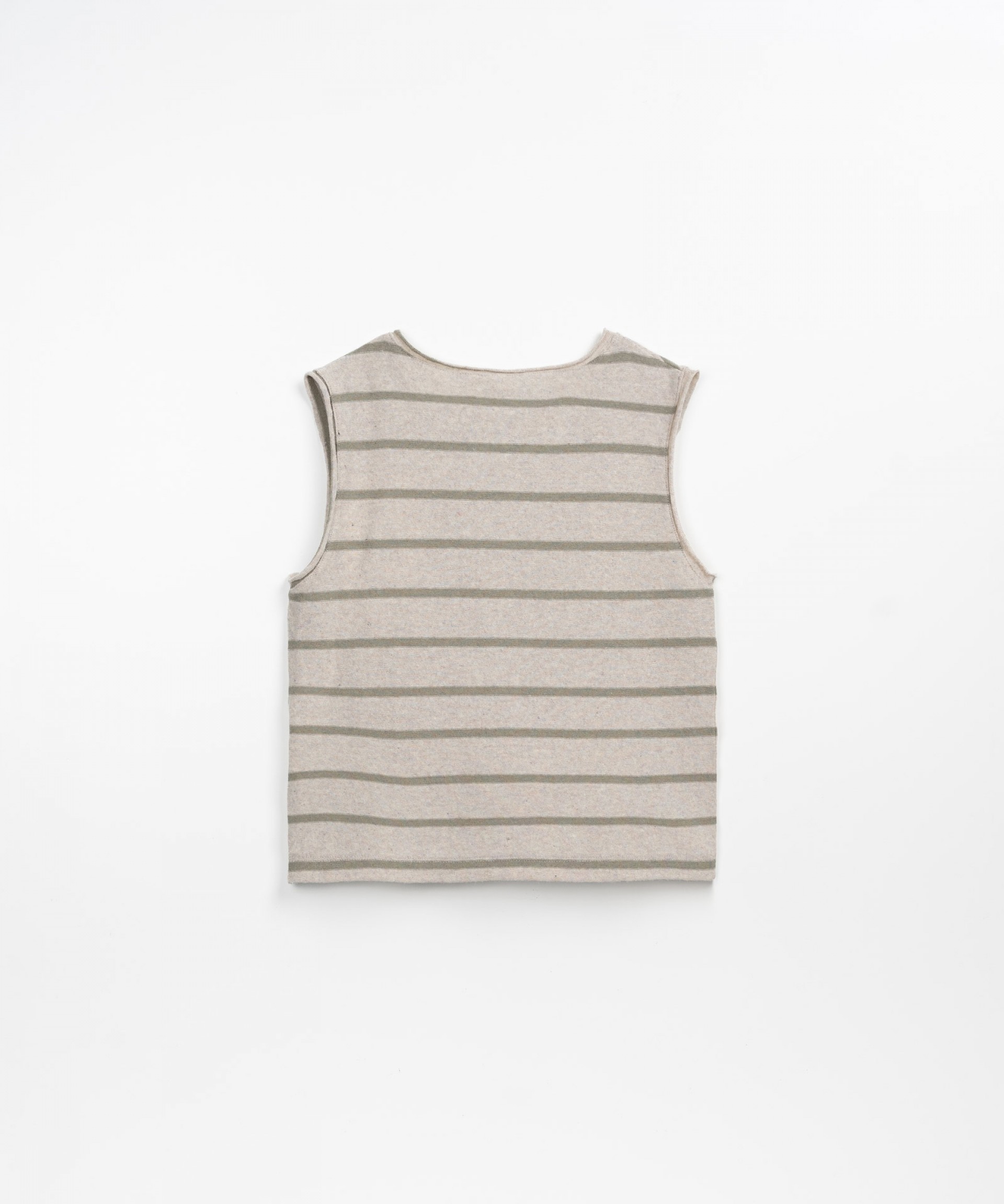 Sleeveless T-shirt with front opening | Textile Art