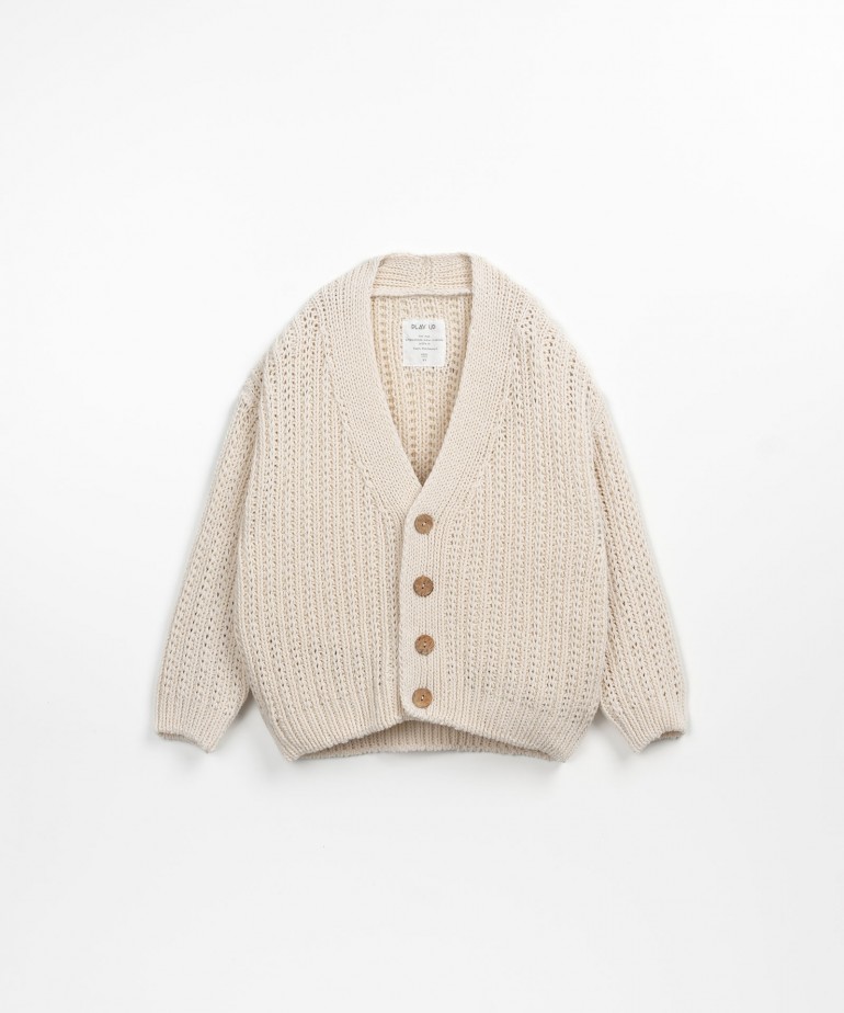 Knitted cardigan made of recycled fibres