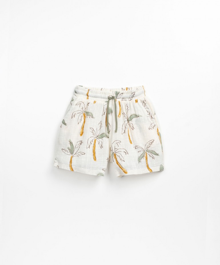 Shorts with palm trees print