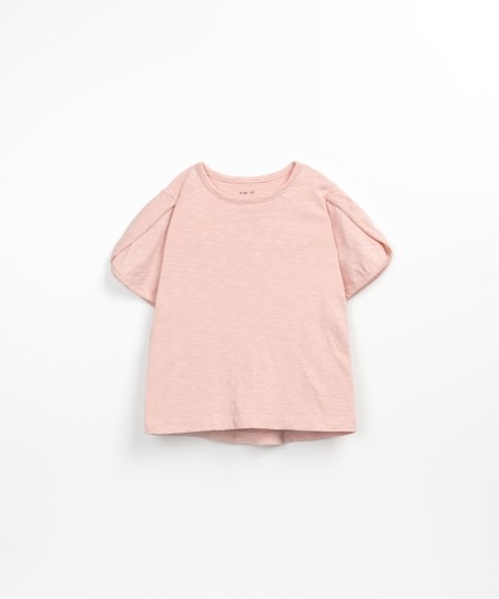 T-shirt with sleeve opening