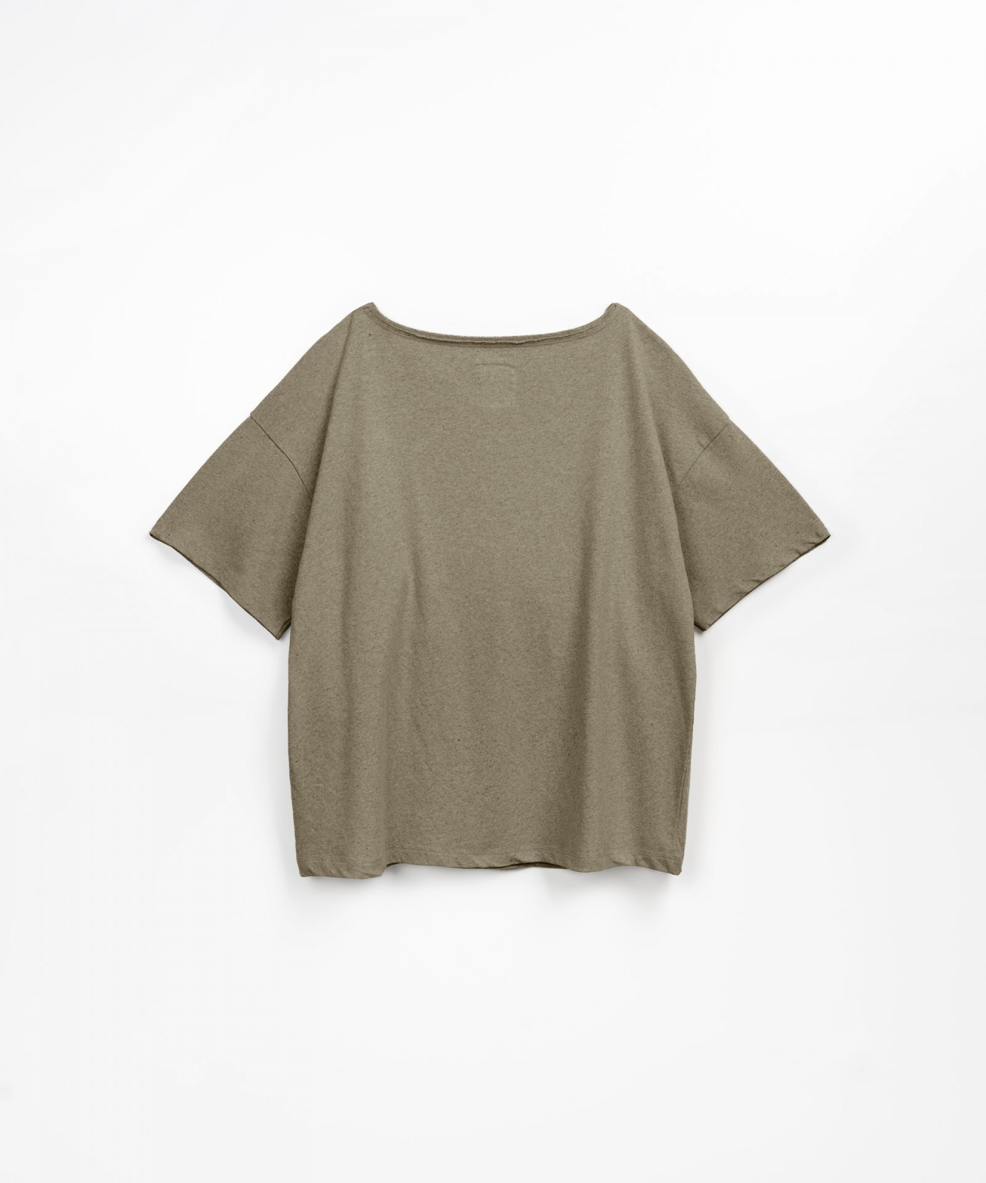 Jersey-stitch T-shirt with neckline detail | Textile Art