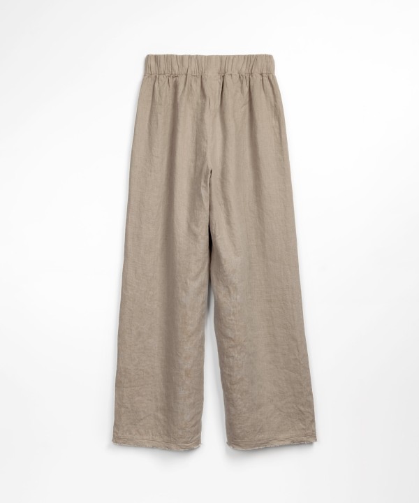 Cal�a em linho com pormenor desfiado