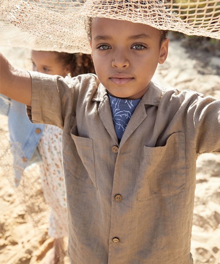 Camisa de linho com botes de coco