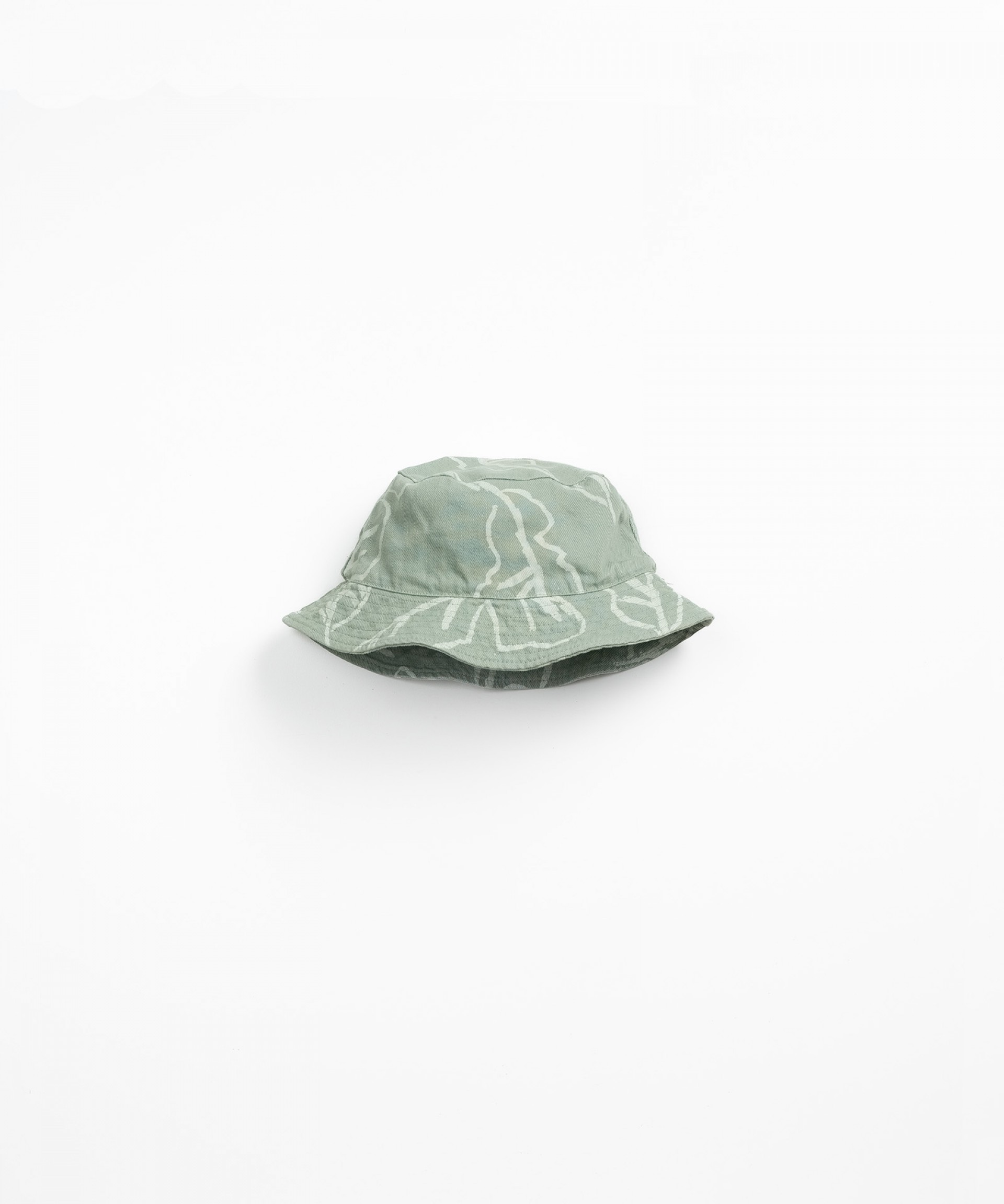 Hat with leaf print