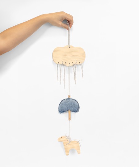 Enlever le petit cheval de la pluie