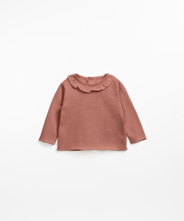 T-shirt with frill and opening on the back