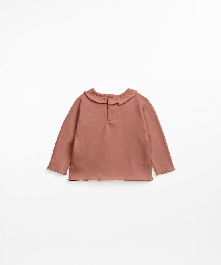 T-shirt con volant e apertura sulla schiena