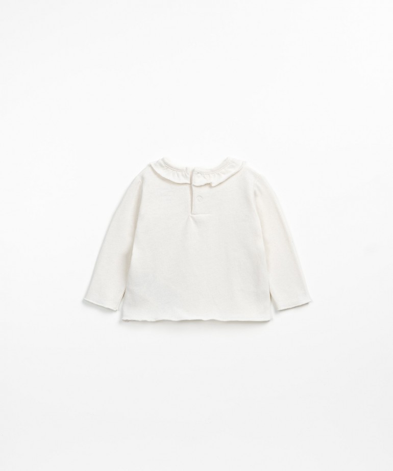 T-shirt con volant e apertura sulla schiena