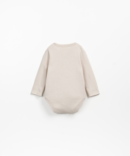 Double-breasted bodysuit in a mixture of organic cotton and recycled cotton.