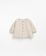 Woven shirt opening with coconut buttons | Wooden Memories