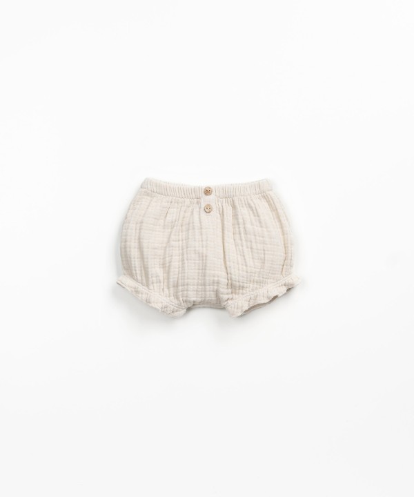 Woven shorts in organic cotton 
