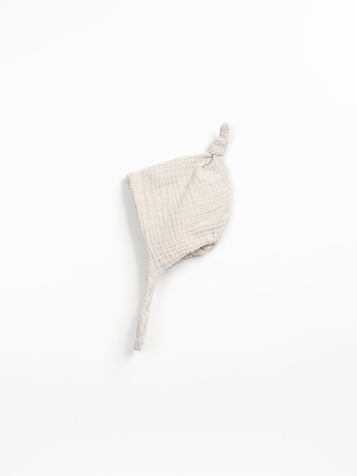 Gorro de tela con tiras