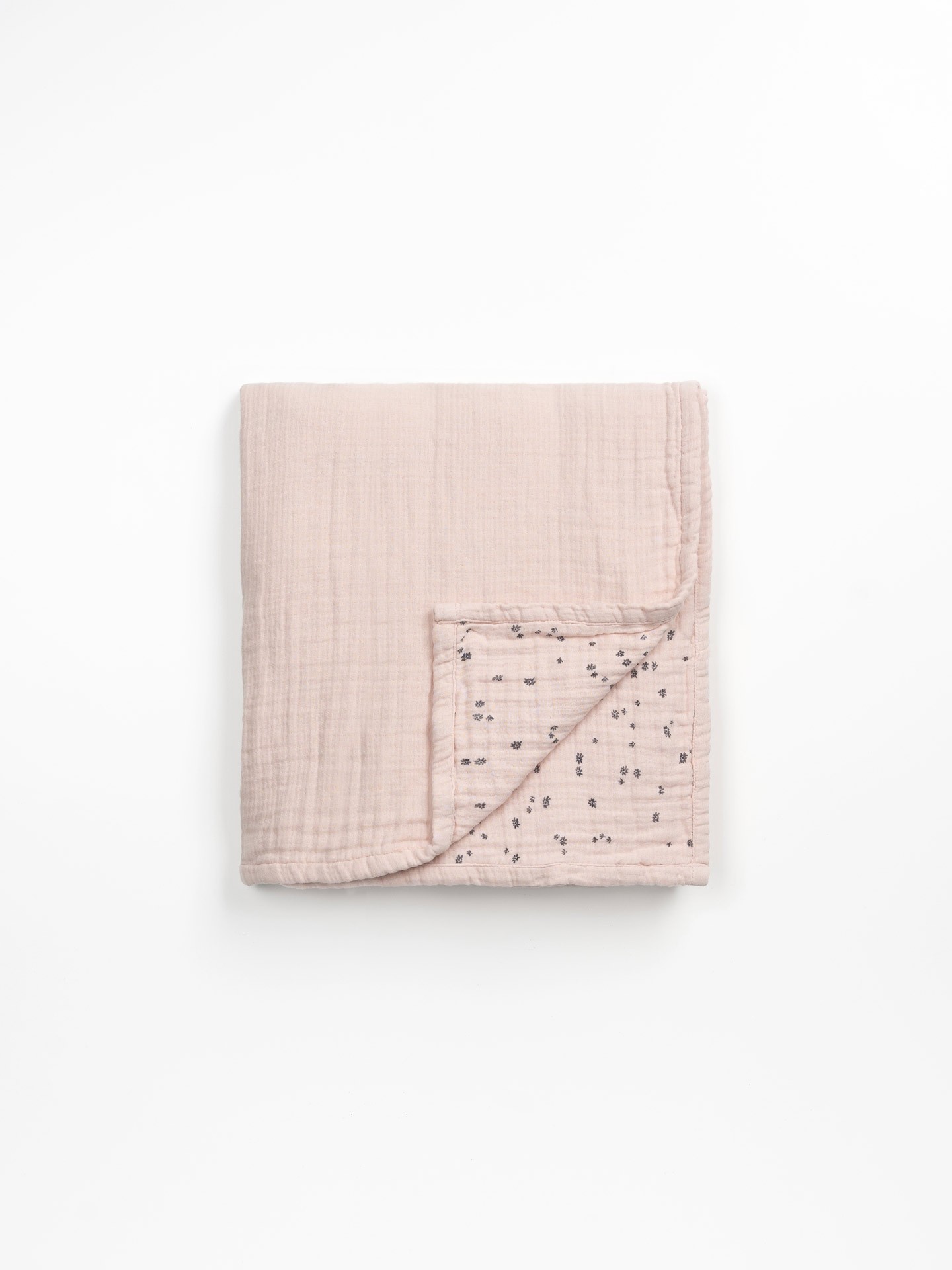 Musselina de tecido com estampado de flores