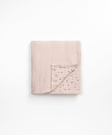 Musselina de tecido com estampado de flores