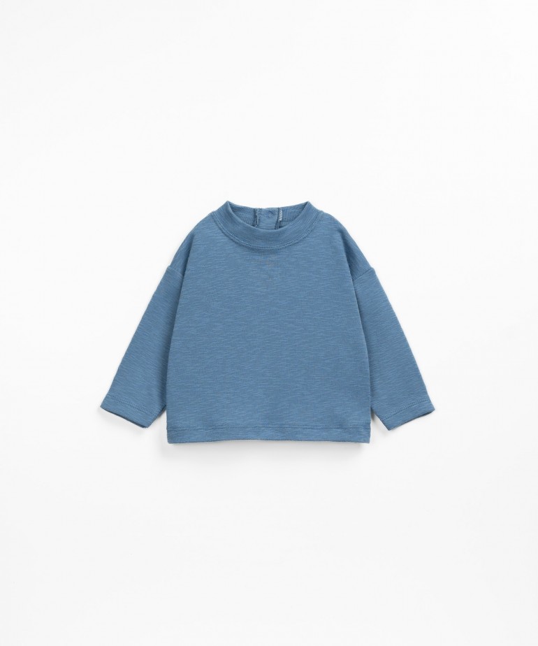 Long-sleeved t-shirt with roll-neck