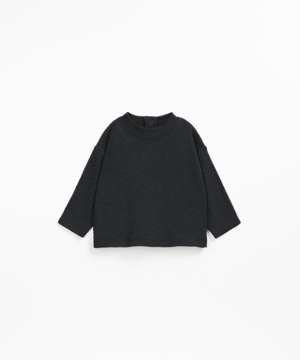 Long-sleeved t-shirt with roll-neck