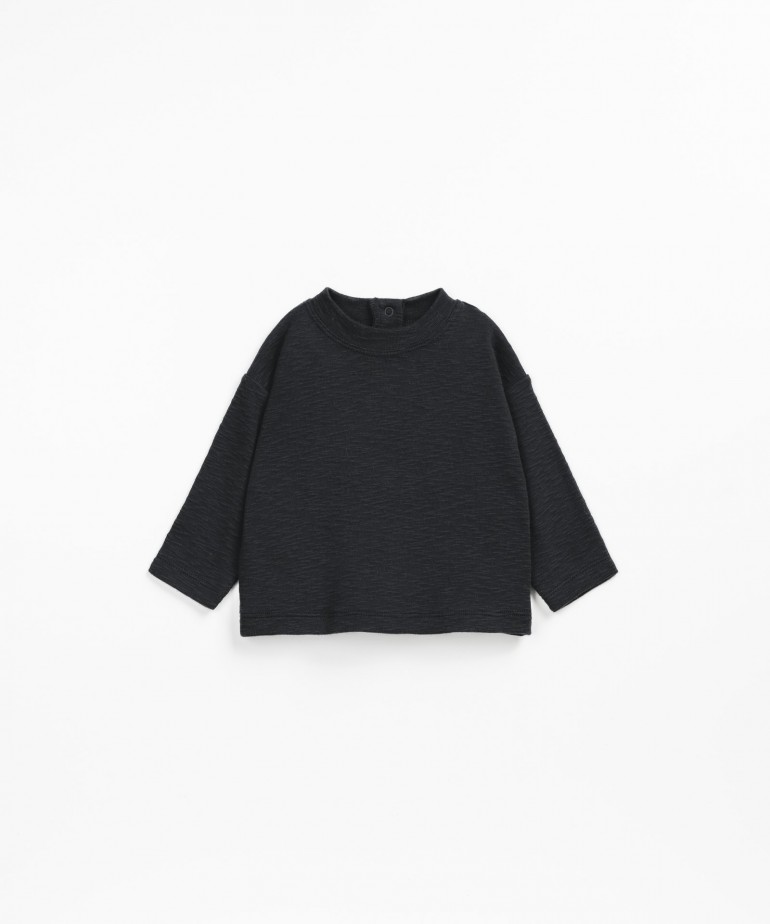 Long-sleeved t-shirt with roll-neck