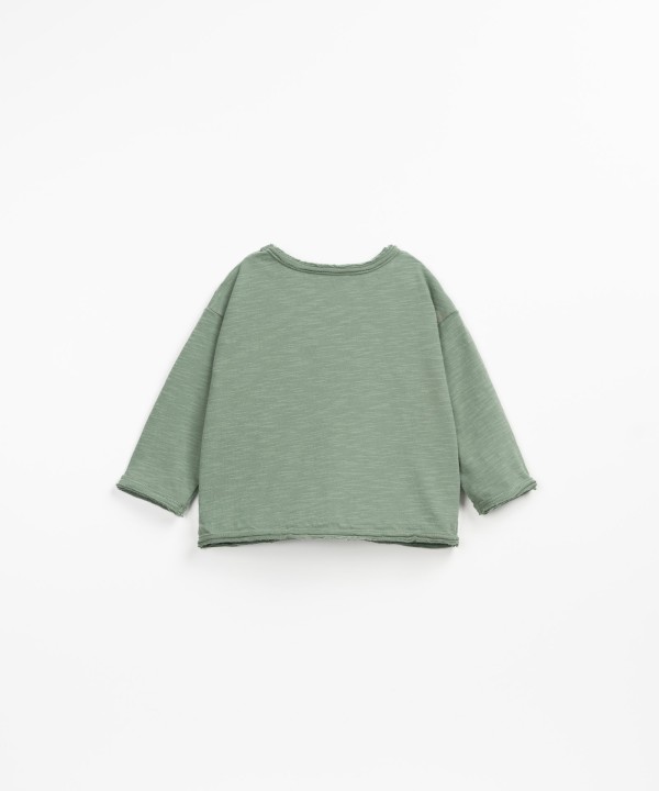 T-shirt em algod�o org�nico com bot�es de coco