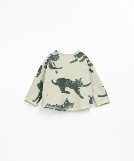 T-shirt com abertura no ombro