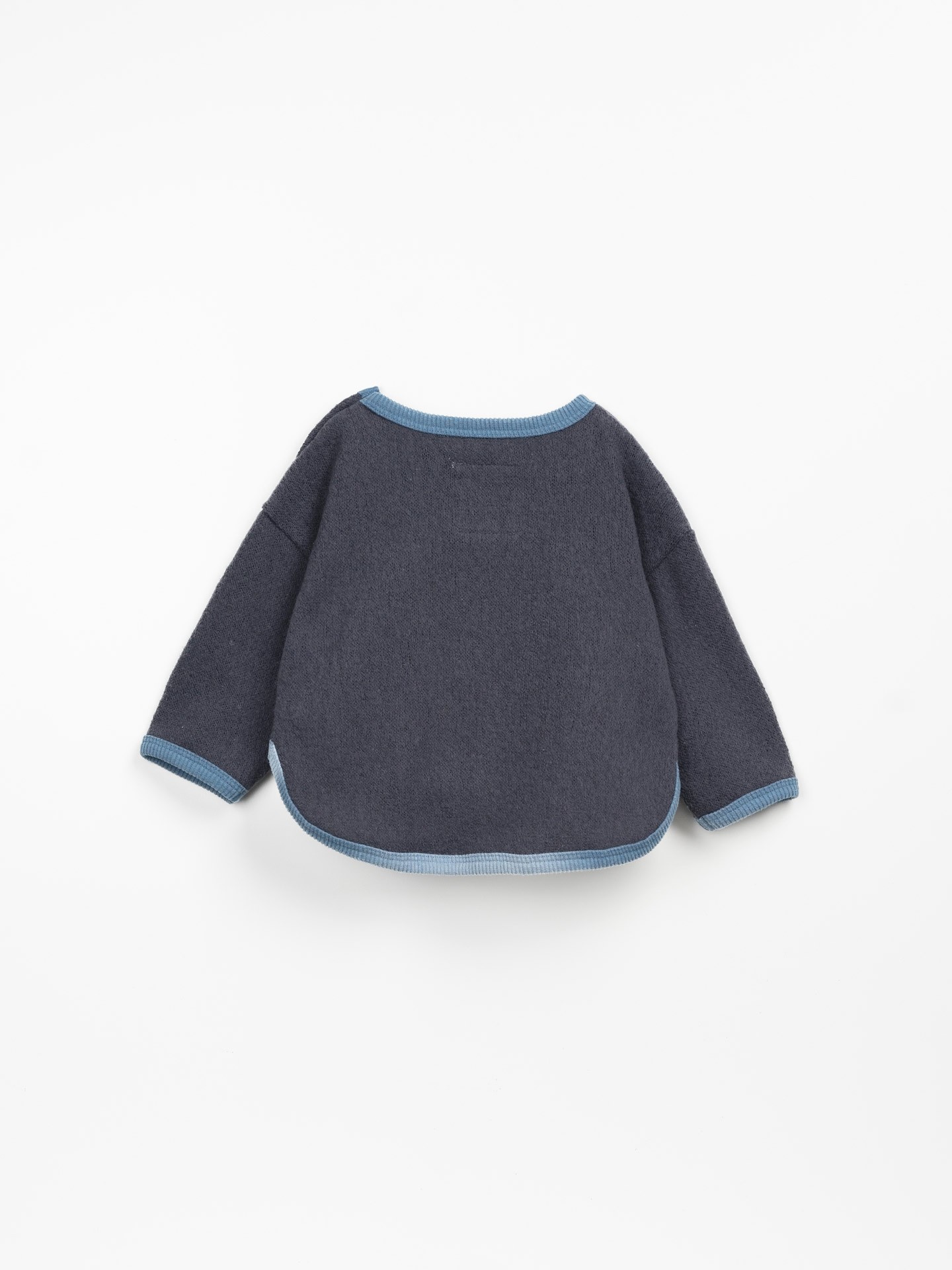 Camisola de malha com fibras recicladas