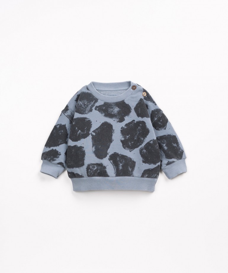 Sweater with giraffe spots print