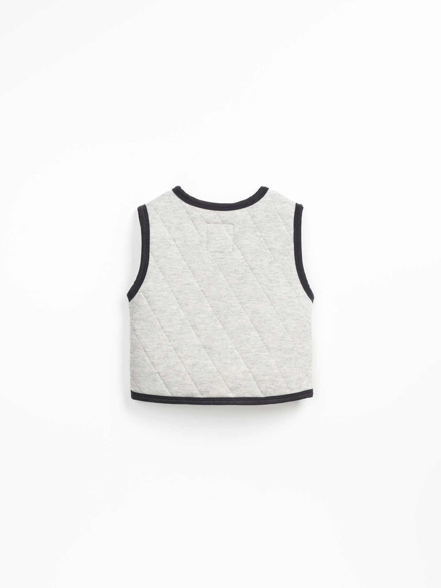 Colete acolchoado com fibras recicladas