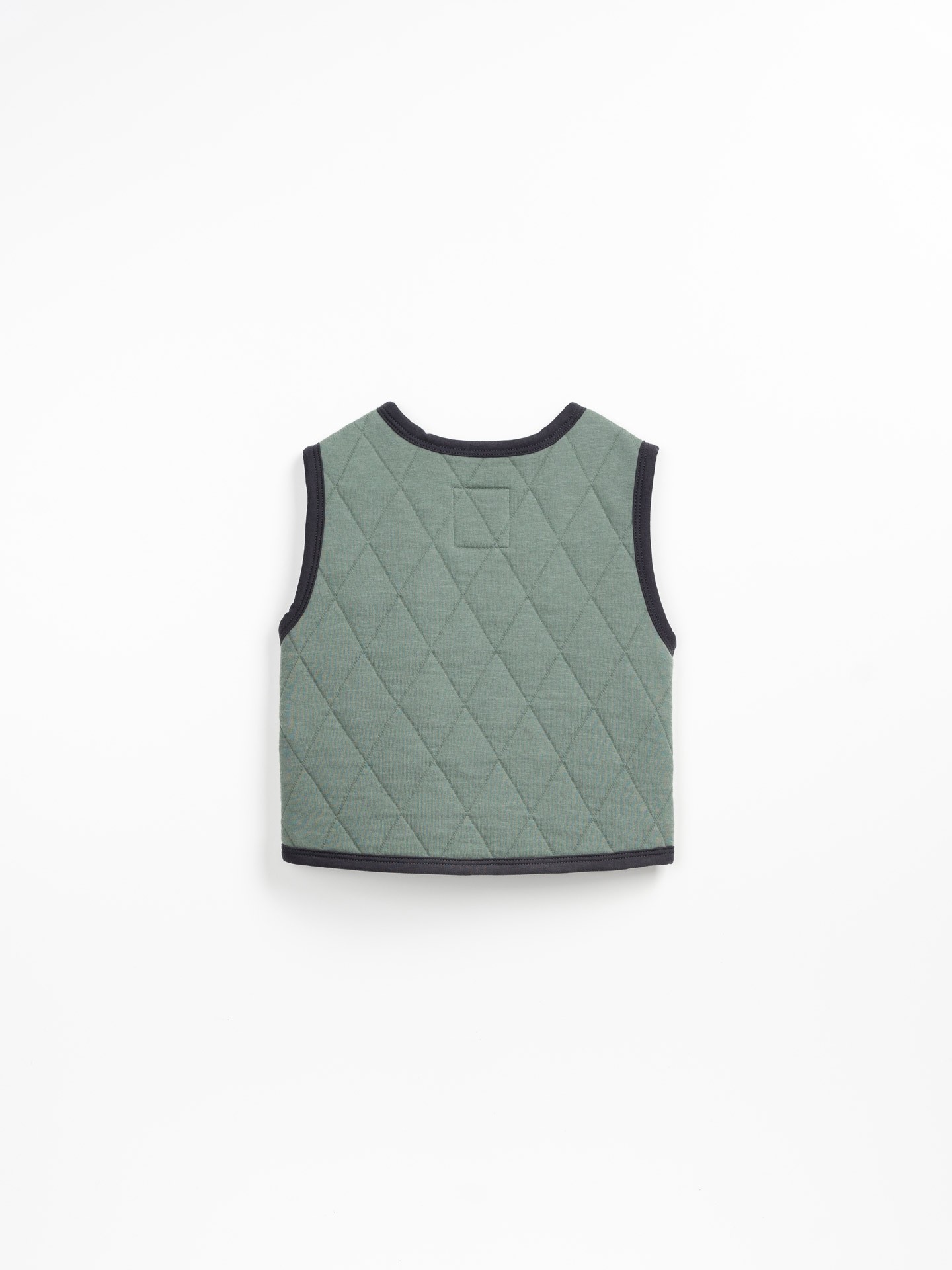 Colete acolchoado com fibras recicladas