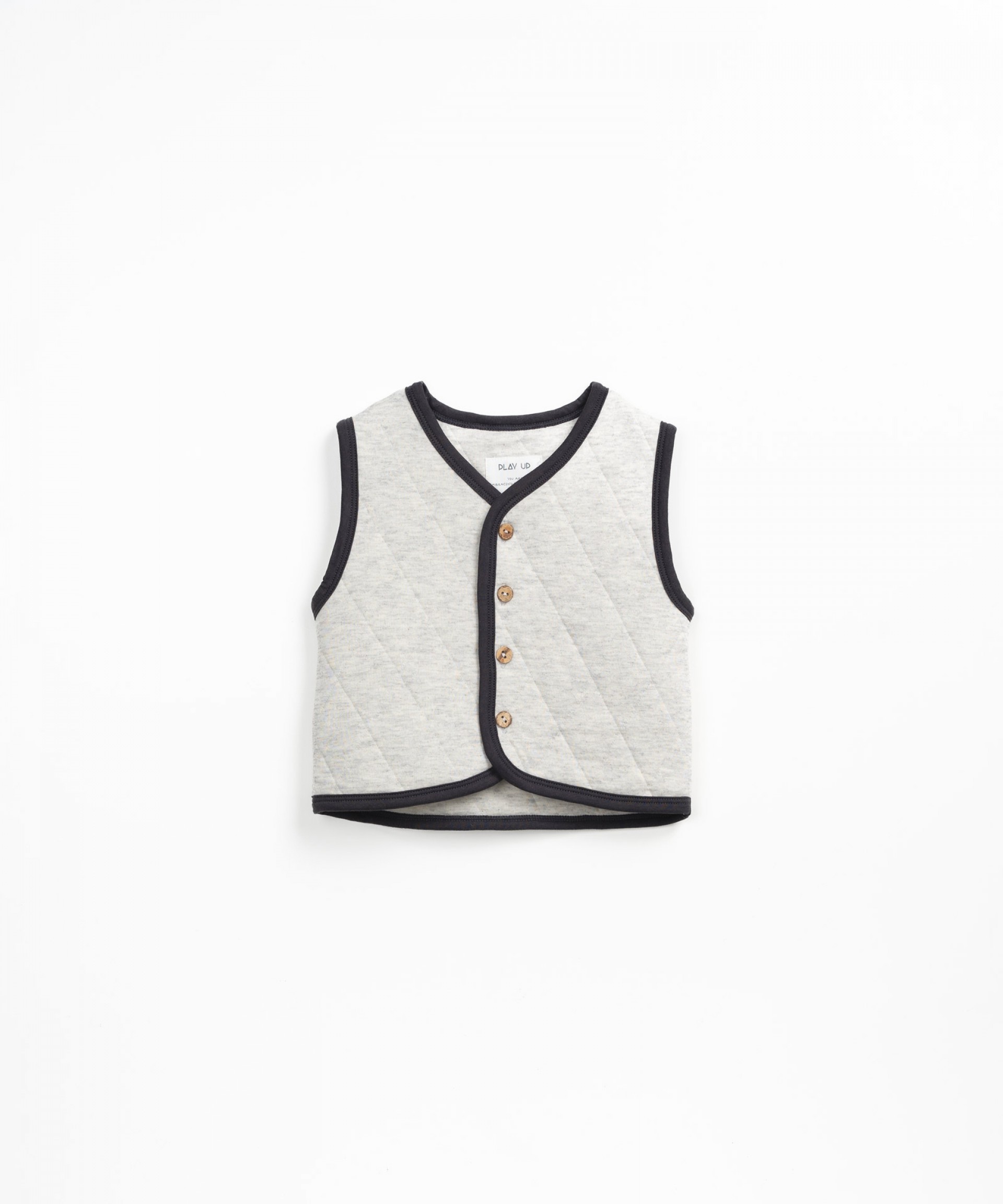 Vest with coconut buttons | Wooden Memories