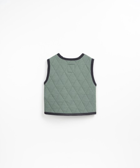 Chaleco acolchado con fibras recicladas