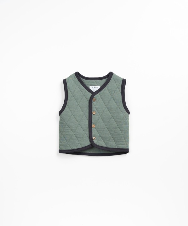 Colete acolchoado com fibras recicladas