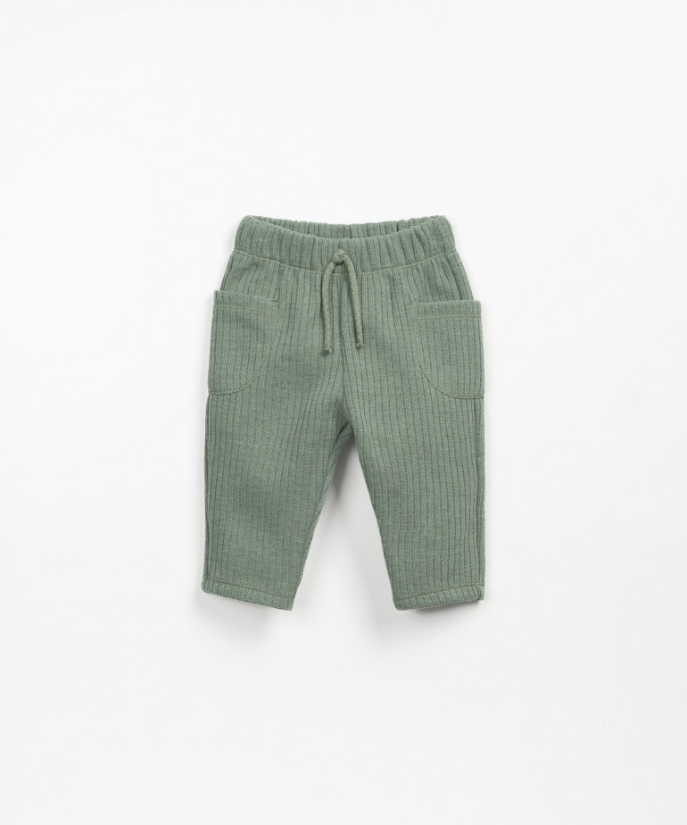 Pantaln con bolsillos laterales