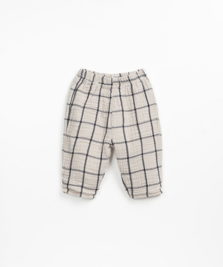 Pants in a mixture of organic cotton and recycled cotton