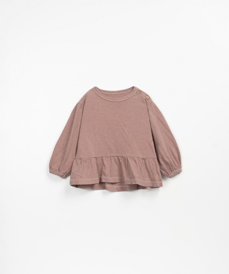 T-shirt with frill insert