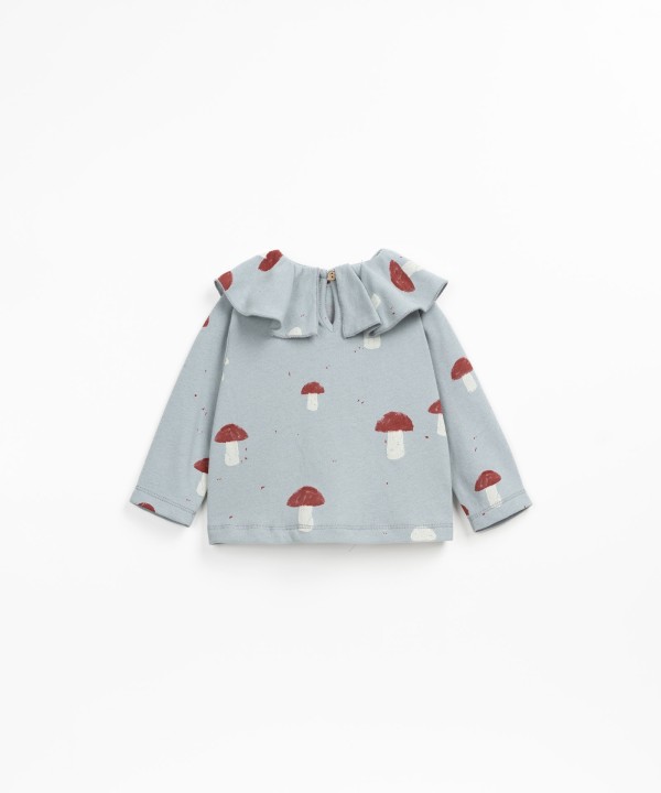 T-shirt with collar