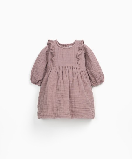 Robe en tissu avec volant