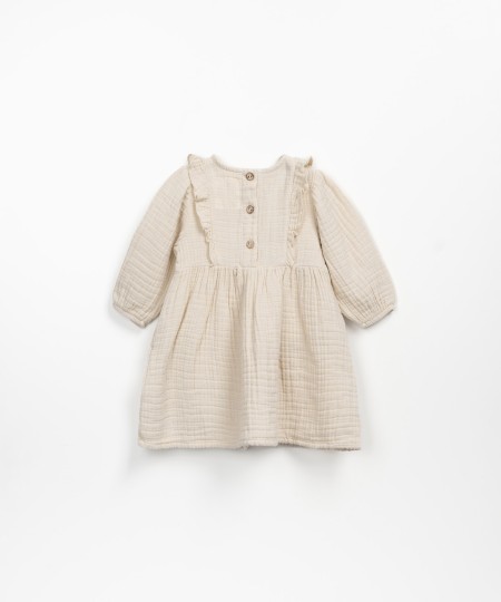 Robe en tissu avec volant