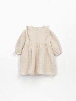 Robe en tissu avec volant Robe en tissu avec volant