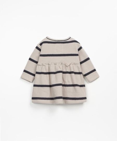 Robe à rayures et taille froncée