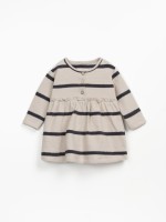 Robe � rayures et taille fronc�e