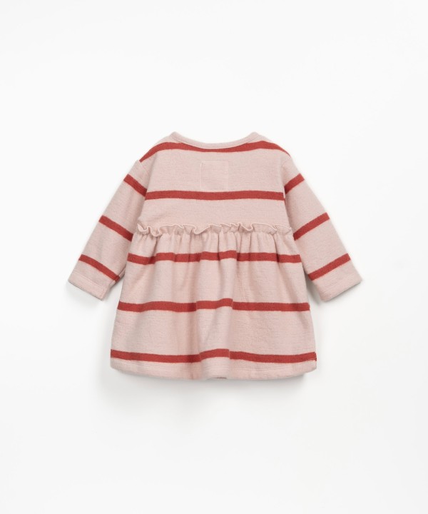 Robe à rayures et taille froncée