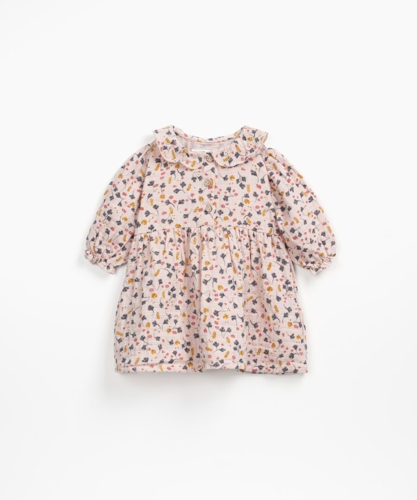 Robe en tissu avec imprimé fleuri