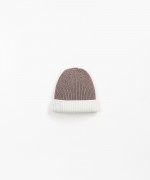 Cappello lavorato a maglia con contrasto cromatico | Wooden Memories